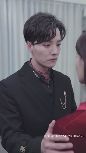 穿进末世后，我与仇人同居了（71集）火爆短剧抢先看