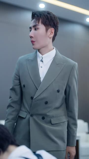 《女扮男装后总裁念念不忘》（83集）热门短剧免费全集看