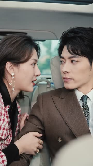 《黑料女配霸榜热搜》（长篇）免费短剧全集在线追