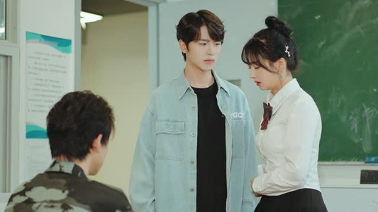 《穿书之重生boss爱上我 初夏&一航》（40集）短剧在线看个过瘾