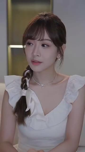 《开局消费一个小目标》（97集）在线短剧免费看全集