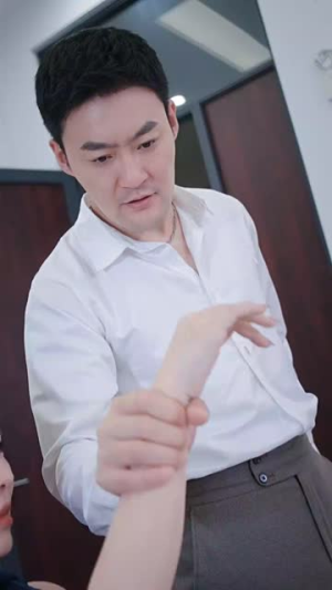 《开局当保镖竟娶了美女总裁》（36集）在线看短剧全集过瘾