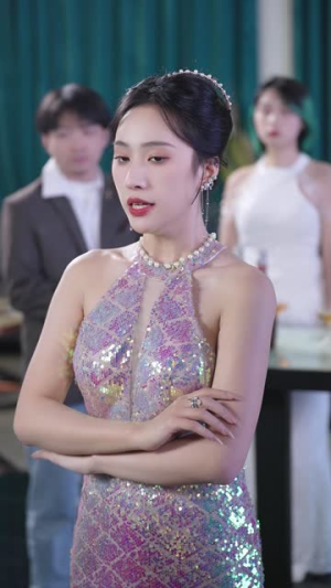 《我能来回穿梭90年代》（更新至40集）畅享90短剧追不停歇