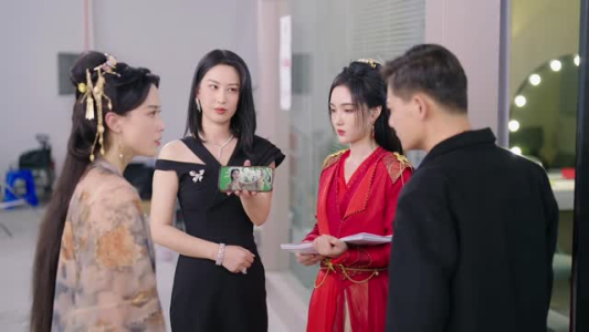 《许你万丈光芒》（16集）在线短剧免费全集追剧