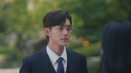 《向她逆光而来》（26集）在线看短剧畅享不停