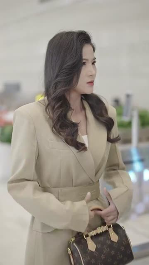 《完蛋情书送错女老板》（72集）短剧全集免费在线追