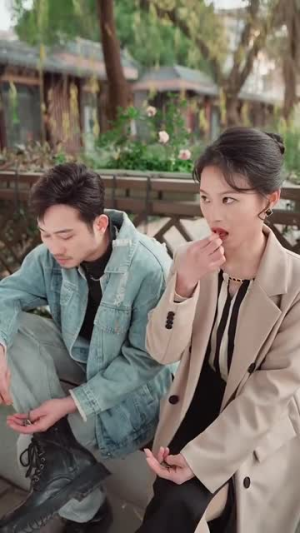 《他似神明降落》（74集）看短剧精彩不停歇全集