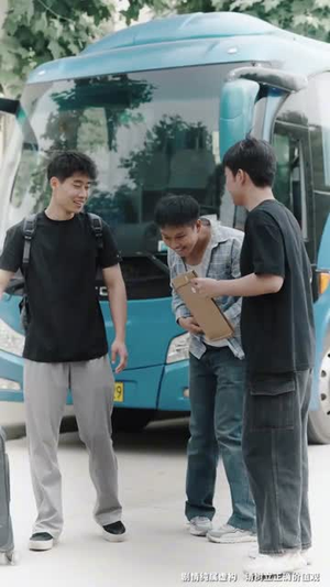 《奶奶的废品车载我进清华》（60集）在线看短剧领略非凡成长