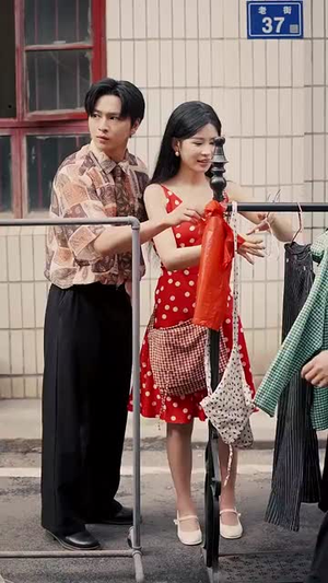 《人在八零撞桃花》（80集）短剧免费全集一追到底