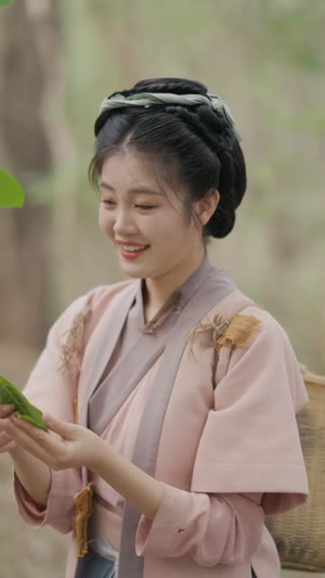 《灾荒年小农女有满仓鱼肉》(95集)精彩短剧一口气追