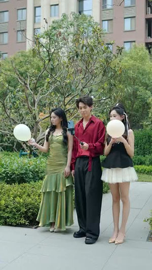 我一个小明星,搞点副业合理吧(82集) 我一个小明星,搞点副业合理吧(82集)红果免费短剧