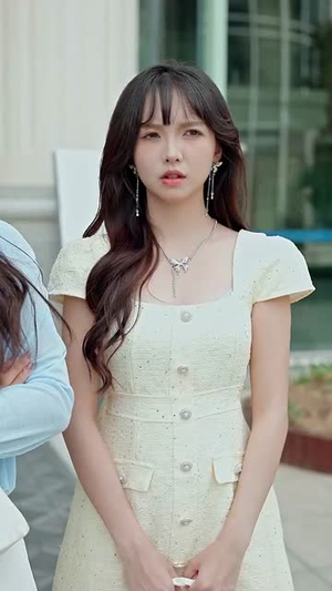 《觉醒后校花哭着说爱我》（71集）短剧免费畅享全集