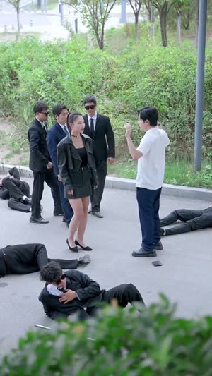 《开局被关黑屋我反手召来天雷》（80集）在线短剧全集免费直看