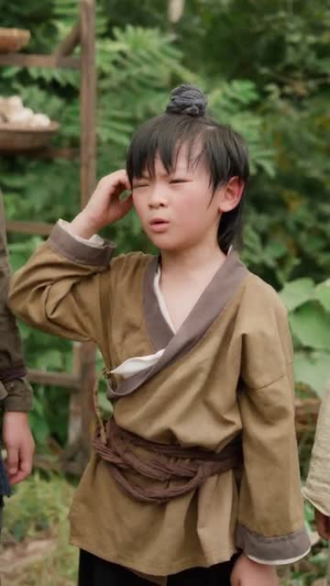 《穿越反派，洗白救全家：反派怎么啦》（65集）爆款短剧在线追不停