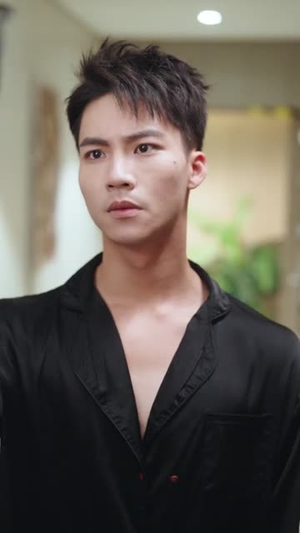 《向光而行》（82集）在线短剧免费全集速追