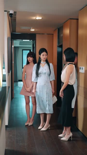 《穿越书中女主人设崩了》（80集）短剧在线免费全集看