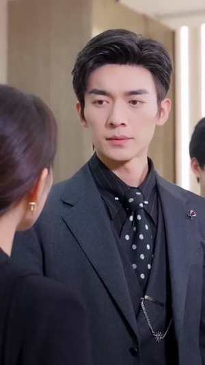 《皇后驾到：反派人设崩不住了》（92集）全网热播短剧在线追看